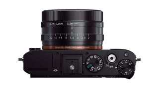 Illustration for article titled Leaked Sony RX1 Fits a DSLR in Your Pocket